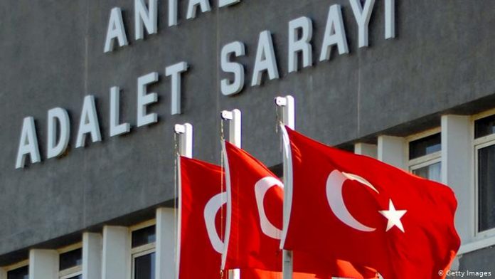 turkish-court-house-flags-696x392