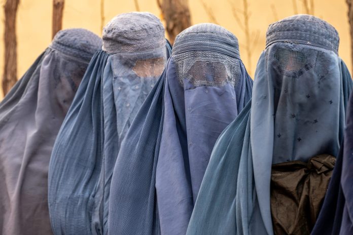250312-kabul-afghan-women-burqa-ac-1141p-f55c1a (1)